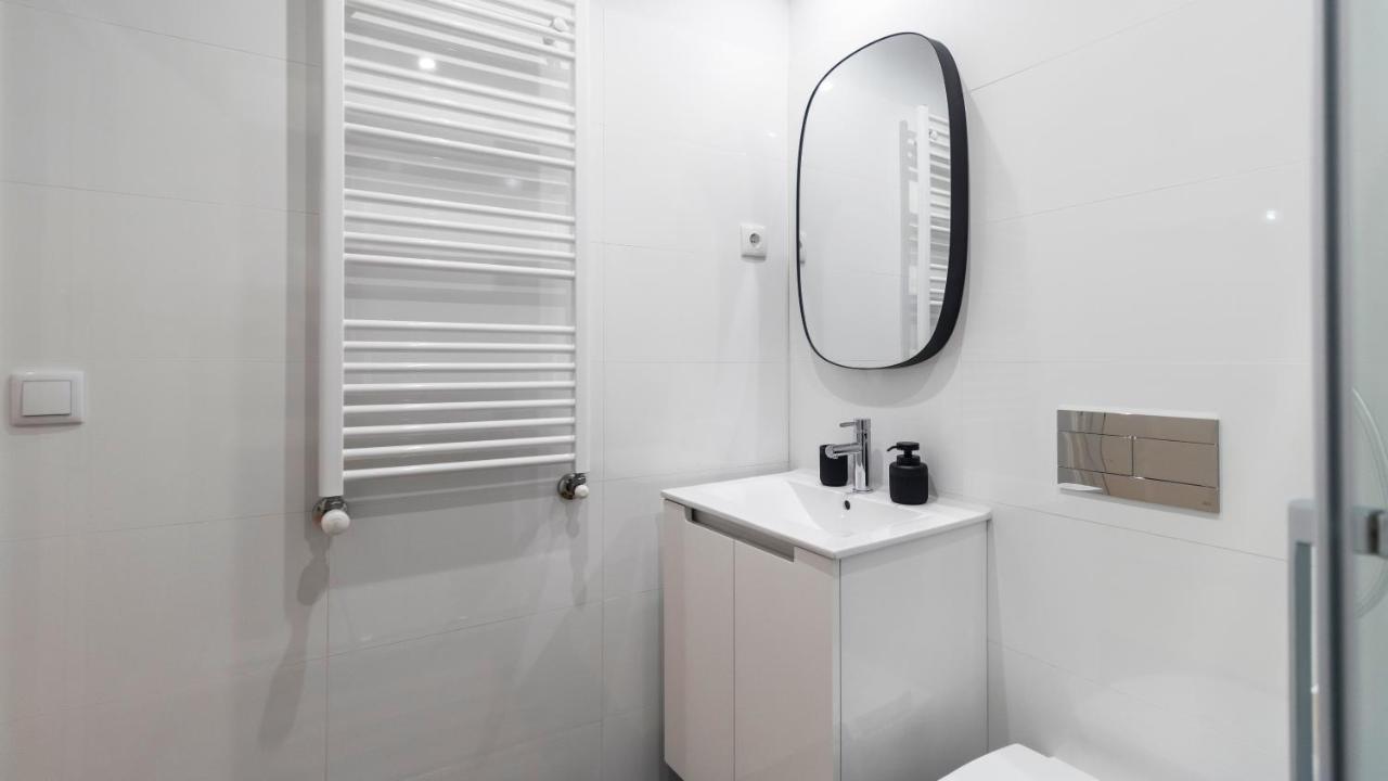 Premium 2Br Flat Near Santa Catarina By Lovelystay Porto Exterior photo